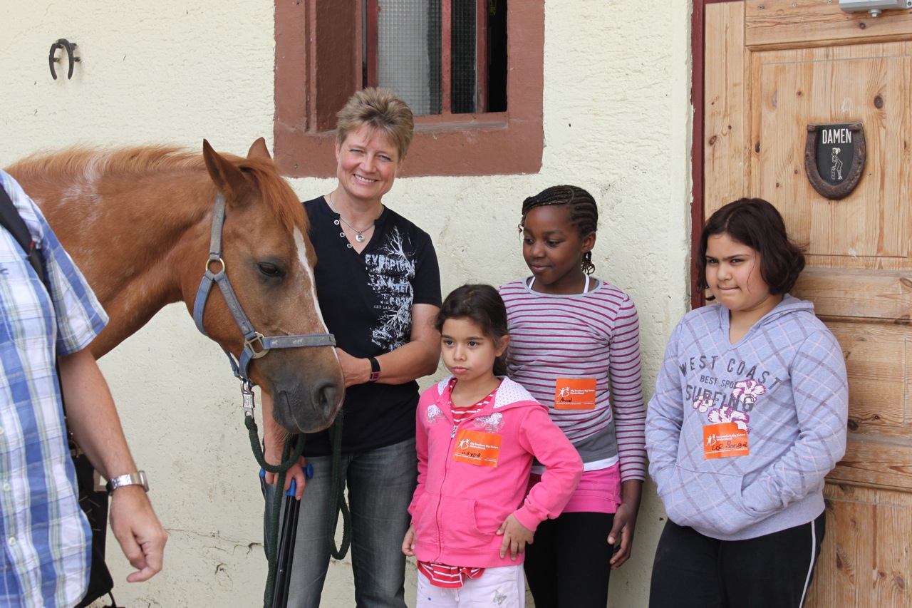 Hanne mit Mädchen des Projekts Big Brothers Big Sisters